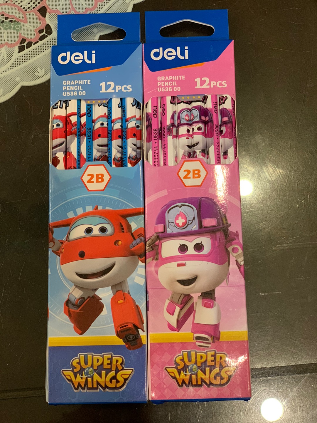 Hộp 12 Bút Chì 2B Deli Kèm Tẩy Họa Tiết Superwings - Bút Học Sinh Đáng Yêu Cho Bé Trai và Bé Gái