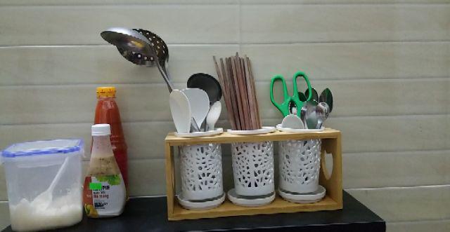 Set 3 Ống Cắm Đũa Gốm Sứ Cao Cấp Kèm Kệ Gỗ - Bộ Dụng Cụ Nhà Bếp Thân Thiện Với Môi Trường, Chất Liệu An Toàn