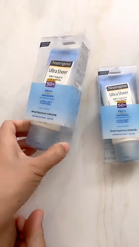 Kem chống nắng Neutrogena SPF55 Ultra Sheer Dry-Touch Set 147ml+88ml