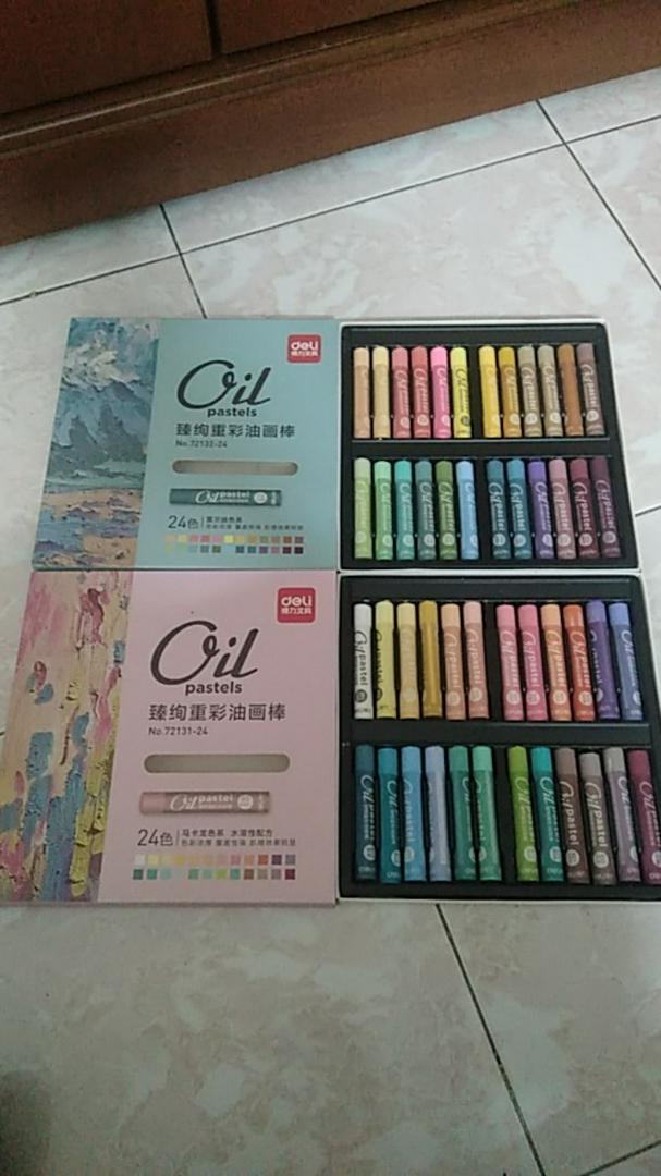 Bút Sáp Dầu Deli 72131 - Bộ 24 Màu Tươi Sáng, Chất Liệu Không Độc Hại, Dễ Dàng Tạo Hiệu Ứng Nghệ Thuật Mơ Mộng