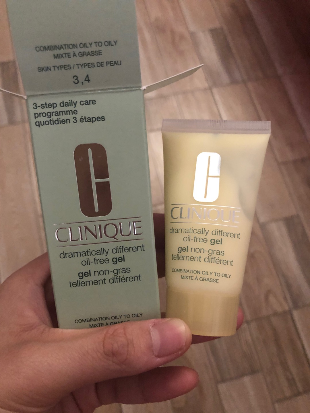 Kem Dưỡng Ẩm Clinique Dramatically Different Moisturizing Gel Dành Cho Da Dầu - Thấm Nhanh, Không Nhờn Dính, Cấp Ẩm Hoàn Hảo 125ml