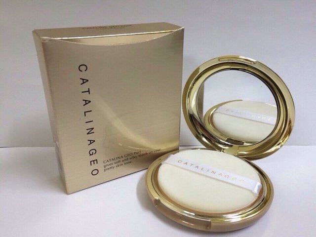 Phấn Phủ Siêu Mịn Geo Lamy Catalina Golden Pact - Che Phủ Lỗ Chân Lông, Làn Da Mịn Màng Tự Nhiên, Thiết Kế Sang Trọng, Dưỡng Da, Chống Nắng