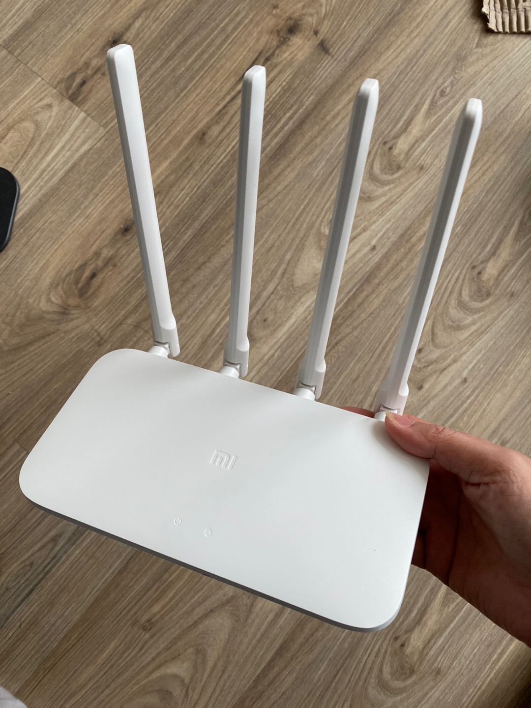 Bộ phát Wifi Xiaomi Mi Router 4C - Tốc độ 300Mbps, 4 râu, 64MB RAM, Quản lý qua App Mi Wifi, Phủ sóng rộng cho gia đình và văn phòng