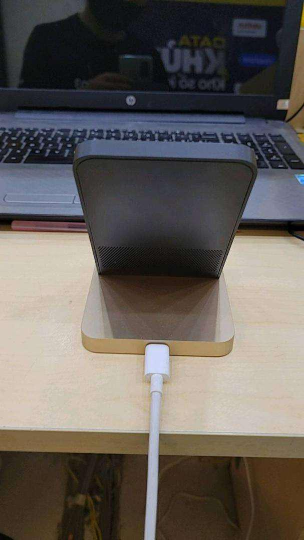Đế sạc nhanh không dây Xiaomi Mijia MDY-12-EN 55W với quạt tản nhiệt, sạc ổn định cho điện thoại, thiết bị công nghệ - Món phụ kiện cần có cho tín đồ công nghệ.
