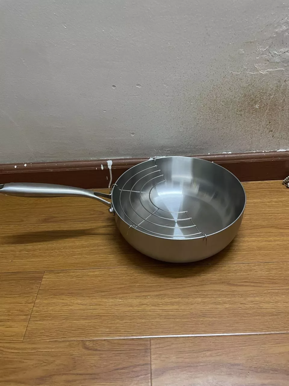 Chảo inox nguyên khối Seka 5 lớp sâu lòng - Dùng cho mọi loại bếp, chiên xào tiện lợi, chất lượng cao cấp, bền bỉ và an toàn sức khỏe.