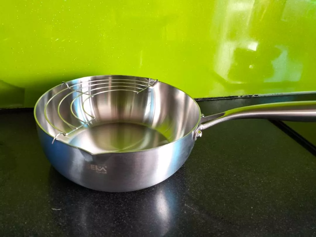 Chảo inox nguyên khối Seka 5 lớp sâu lòng - Dùng cho mọi loại bếp, chiên xào tiện lợi, chất lượng cao cấp, bền bỉ và an toàn sức khỏe.