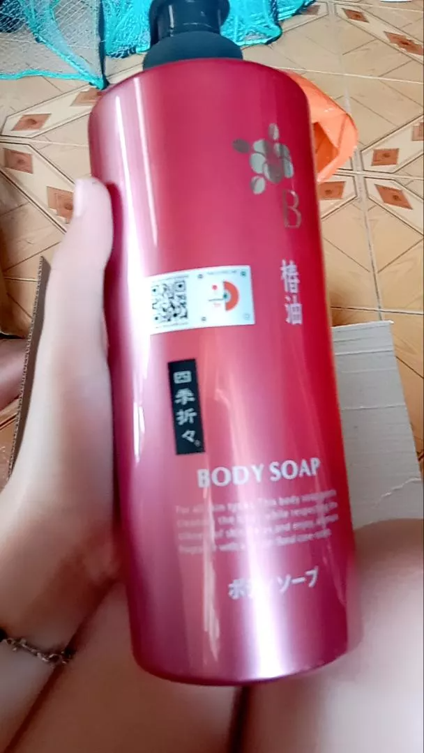 Sữa Tắm Tsubaki Kumano 600ml - Chiết Xuất Tinh Dầu Hoa Trà Trắng, Cấp Ẩm, Làm Sạch Dịu Nhẹ Cho Da Nhạy Cảm