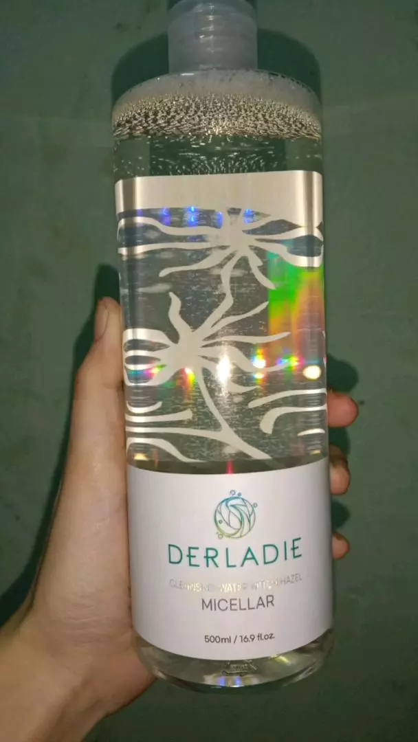 Nước Tẩy Trang Derladie Chiết Xuất Cây Phỉ 500ml - Làm Sạch Da, Ngừa Mụn, Dưỡng Ẩm, Phù Hợp Mọi Loại Da, Không Kích Ứng