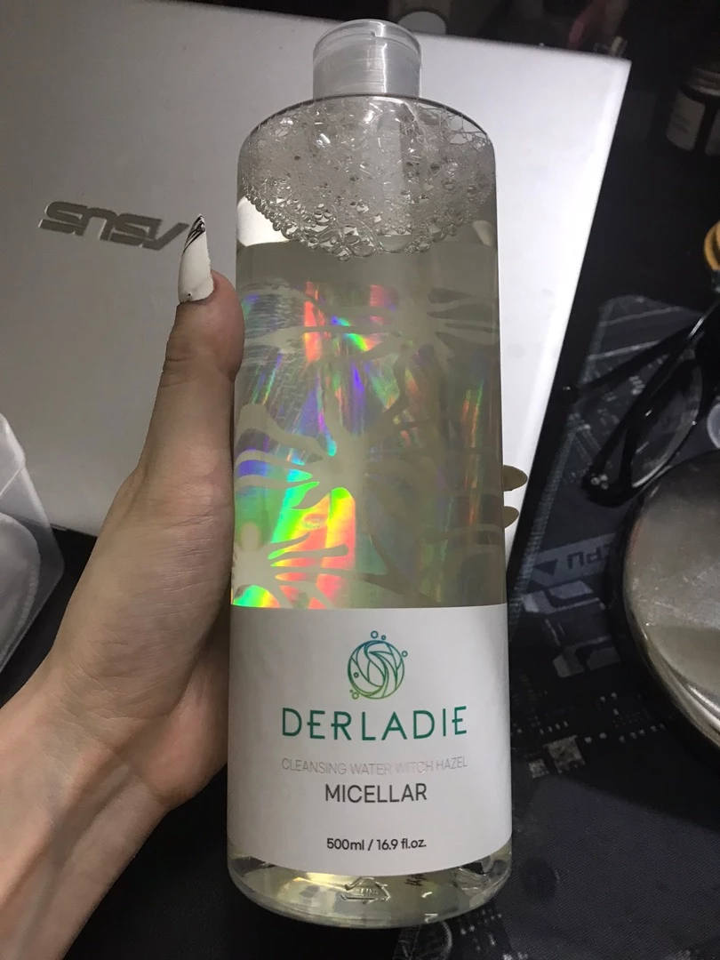 Nước Tẩy Trang Derladie Chiết Xuất Cây Phỉ 500ml - Làm Sạch Da, Ngừa Mụn, Dưỡng Ẩm, Phù Hợp Mọi Loại Da, Không Kích Ứng