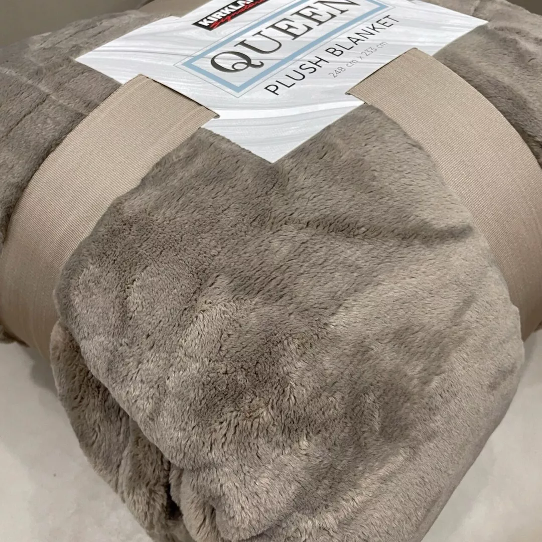 Chăn Lông Cừu Mỹ Kirkland 248 x 233 cm - Chăn Siêu Mềm, Ấm Áp và Bền Đẹp Cho Mùa Đông - Chất Liệu Lông Cừu 100% Nguyên Chất