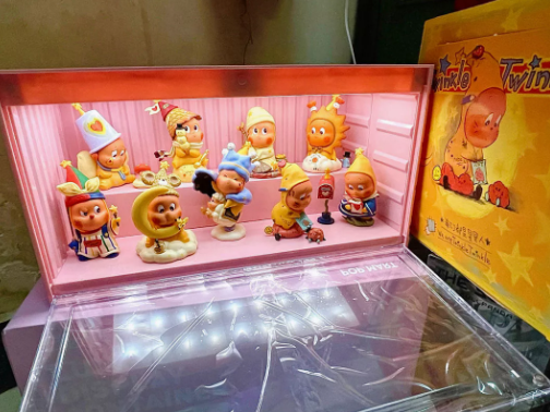 Bộ Sưu Tập Đồ Chơi Pop Mart We are Twinkle Twinkle - 9 Hộp Blind Box Nhân Vật Độc Đáo Từ Chất Liệu Nhựa Cao Cấp