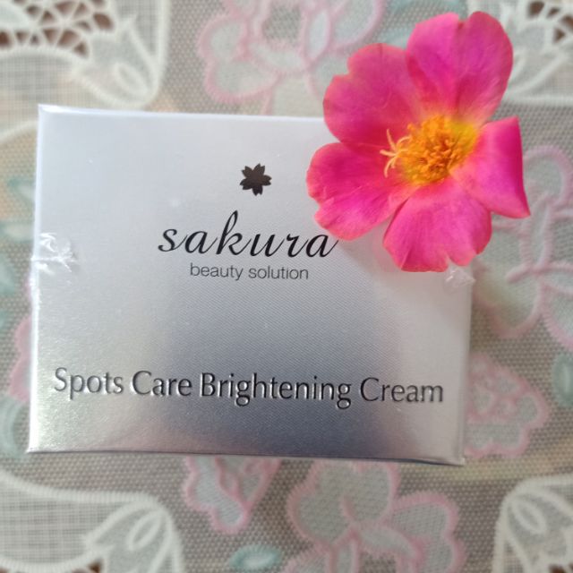 Kem dưỡng trắng phục hồi Sakura Spots Care Brightening Cream