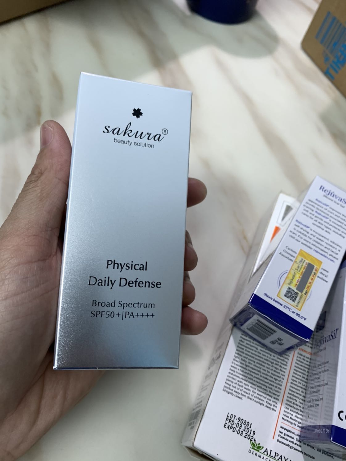 Kem Chống Nắng Vật Lý Sakura Physical Daily Defense SPF 50 - Chăm Sóc Da Nhạy Cảm, Bảo Vệ Tối Ưu Từ Nhật Bản