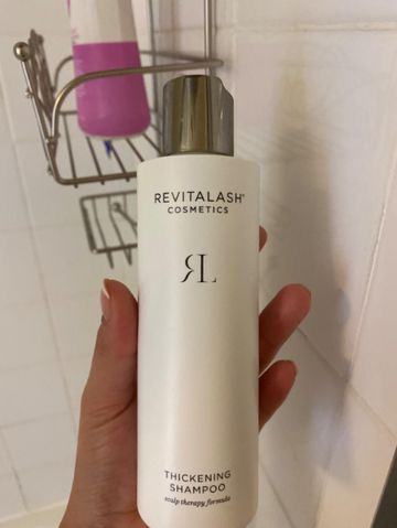 Dầu Gội Hỗ Trợ Giảm Rụng Tóc RevitaLash Thickening - Phục Hồi Tóc Mỏng Từ Thiên Nhiên, 250ml