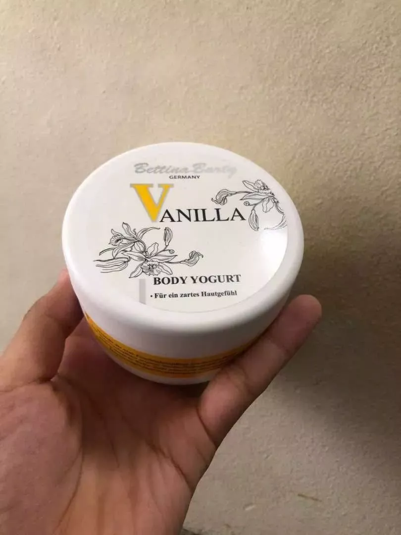 Kem Dưỡng Thể Hương Vanilla Bettina Barty 300ml - Sữa Dưỡng ẩm Đặc Biệt, Cung Cấp Độ Ẩm, Hương Nước Hoa Quyến Rũ, Dưỡng Da Mềm Mại