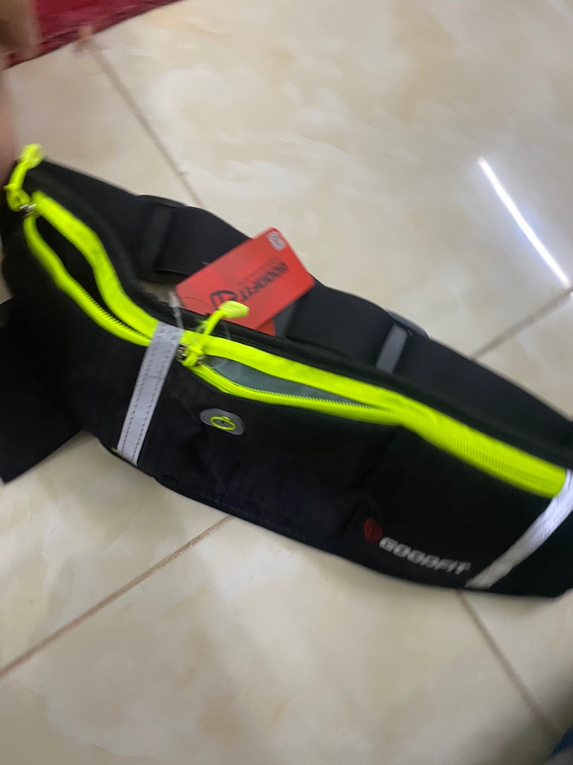 Túi Đeo Hông Chạy Bộ GoodFit GF106RB - Túi Đeo Bụng Thể Thao Unisex Chống Thấm Nước, Ngăn Đựng Chai Nước và Tai Nghe