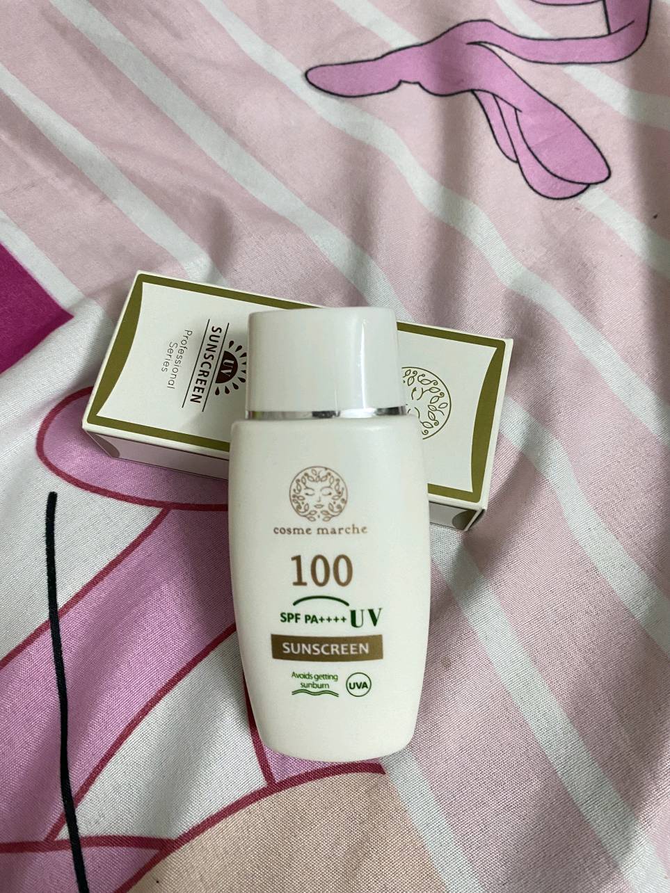 Kem Chống Nắng Cosme Marche Sunscreen UV 100 SPF 100 PA++++ - Ngăn Tia UV, Dưỡng Ẩm, Không Bết Dính, Lớp Bảo Vệ Da Tối Ưu 50ml
