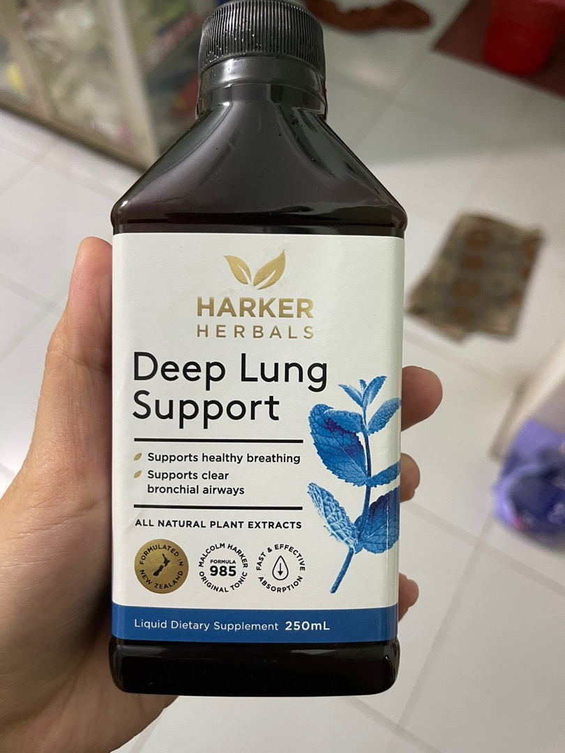 Dung dịch Harker Herbals Deep Lung Support 250ml - Hỗ trợ tăng cường sức khỏe hệ hô hấp từ thảo mộc thiên nhiên, hương vị dễ uống.