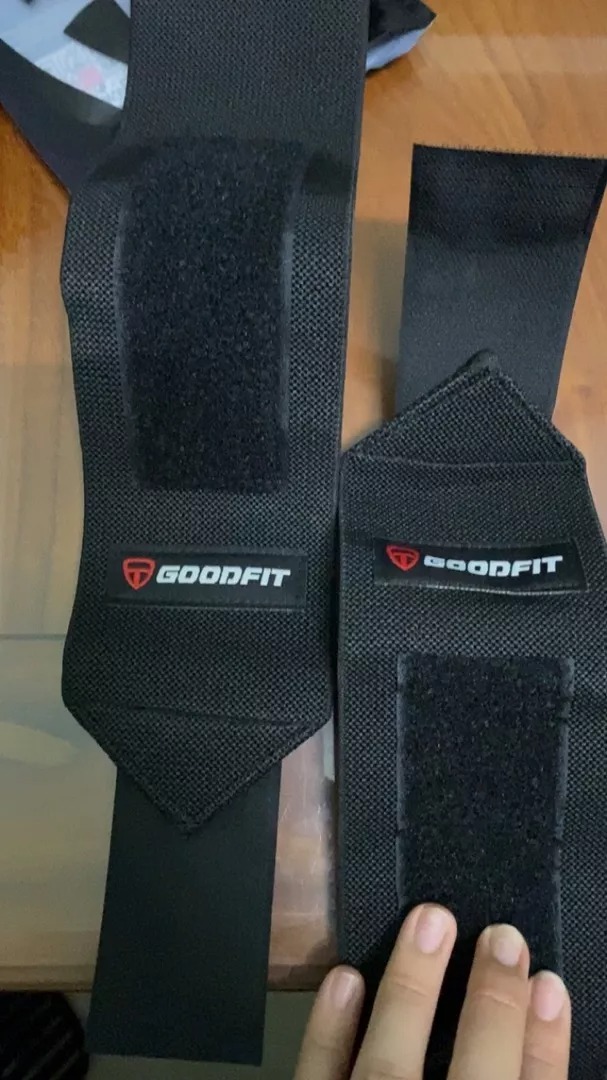 Băng quấn cổ tay tập gym Goodfit GF301W màu đen - Hỗ trợ tăng lực, giảm chấn thương cho người tập thể hình, dụng cụ thể thao chất lượng.