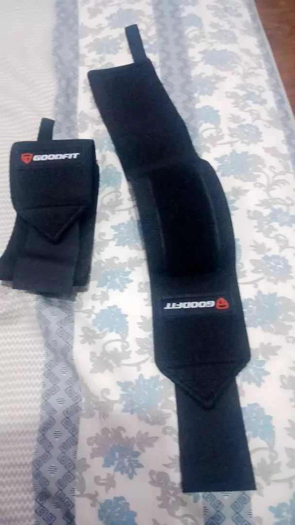 Băng quấn cổ tay tập gym Goodfit GF301W màu đen - Hỗ trợ tăng lực, giảm chấn thương cho người tập thể hình, dụng cụ thể thao chất lượng.