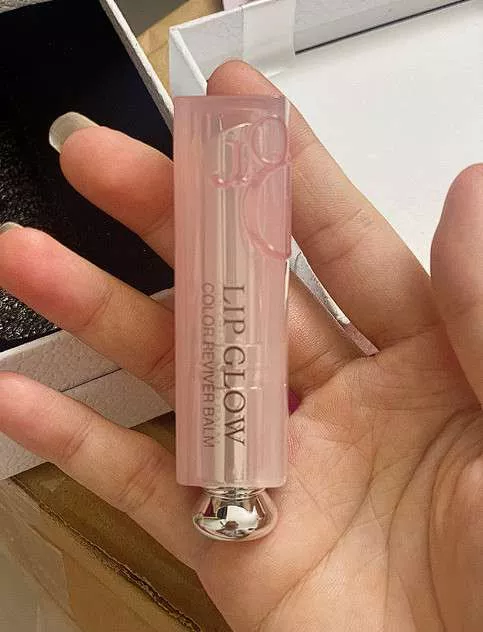 Son dưỡng Dior có màu Addict Lip Glow cho môi căng mọng