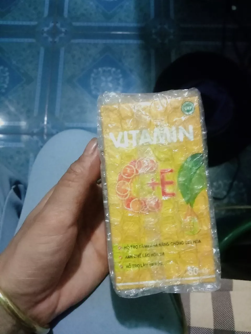 Viên uống Vitamin C+E Goldcare - Bổ sung vitamin cao, hỗ trợ chống oxy hóa, làm đẹp da và cân bằng nội tiết tố cho phụ nữ 30 viên