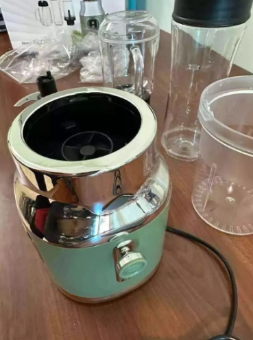 Máy Xay Sinh Tố Đa Năng Seka HR2223 500W - 3 Cối, Dao Xay Thép Không Gỉ, Hoạt Động Êm Ái, Xay Mịn Từ Rau Củ Đến Thịt