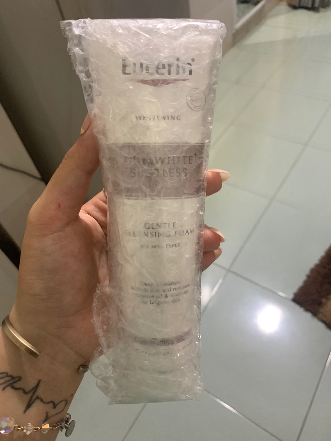Sữa Rửa Mặt Eucerin White Therapy 150ml - Giúp Trắng Da, Mờ Thâm, An Toàn Cho Da Nhạy Cảm, Chăm Sóc Da Hiệu Quả