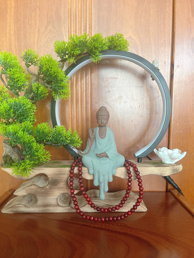 Tượng Phật A Di Đà Gốm Sứ Tự Nhiên - Vật Phẩm Phong Thủy Thiền Ấn Đẹp Để Thờ Cúng, Cầu Nguyện Bình An và Thịnh Vượng