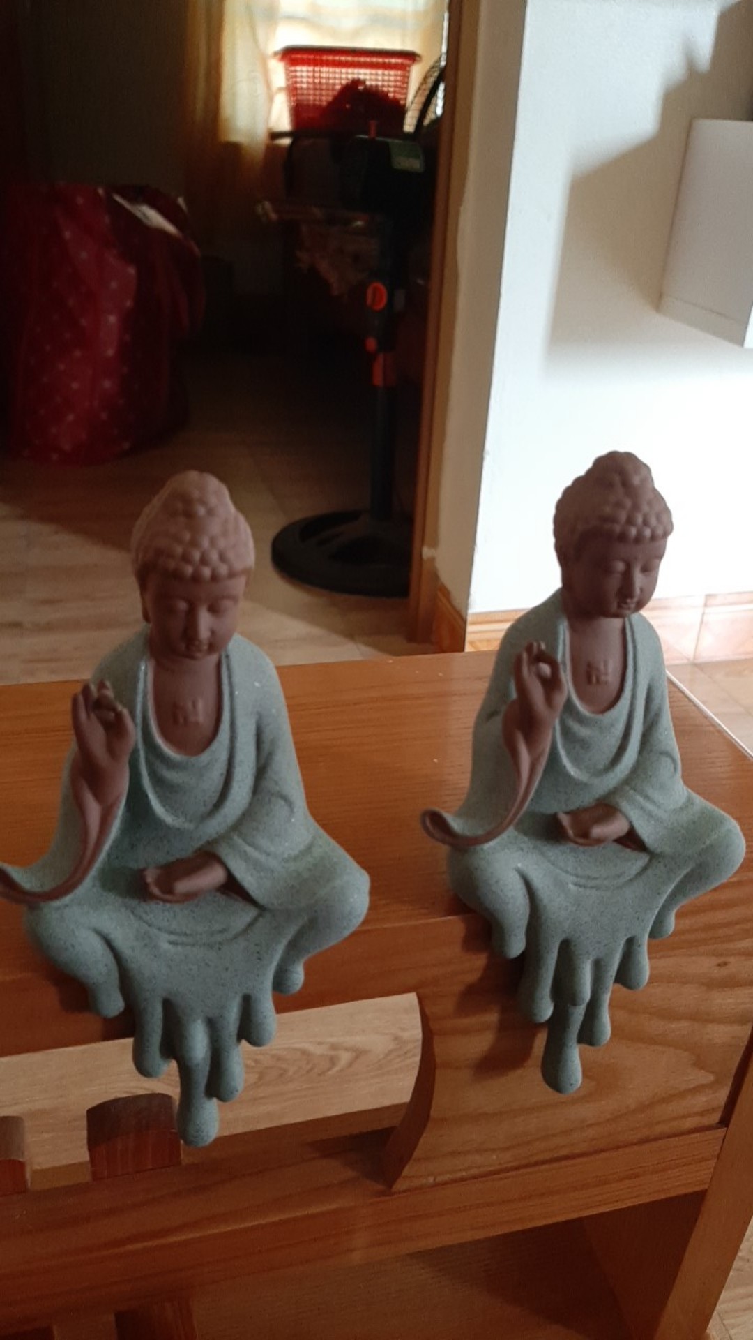 Tượng Phật A Di Đà Gốm Sứ Tự Nhiên - Vật Phẩm Phong Thủy Thiền Ấn Đẹp Để Thờ Cúng, Cầu Nguyện Bình An và Thịnh Vượng