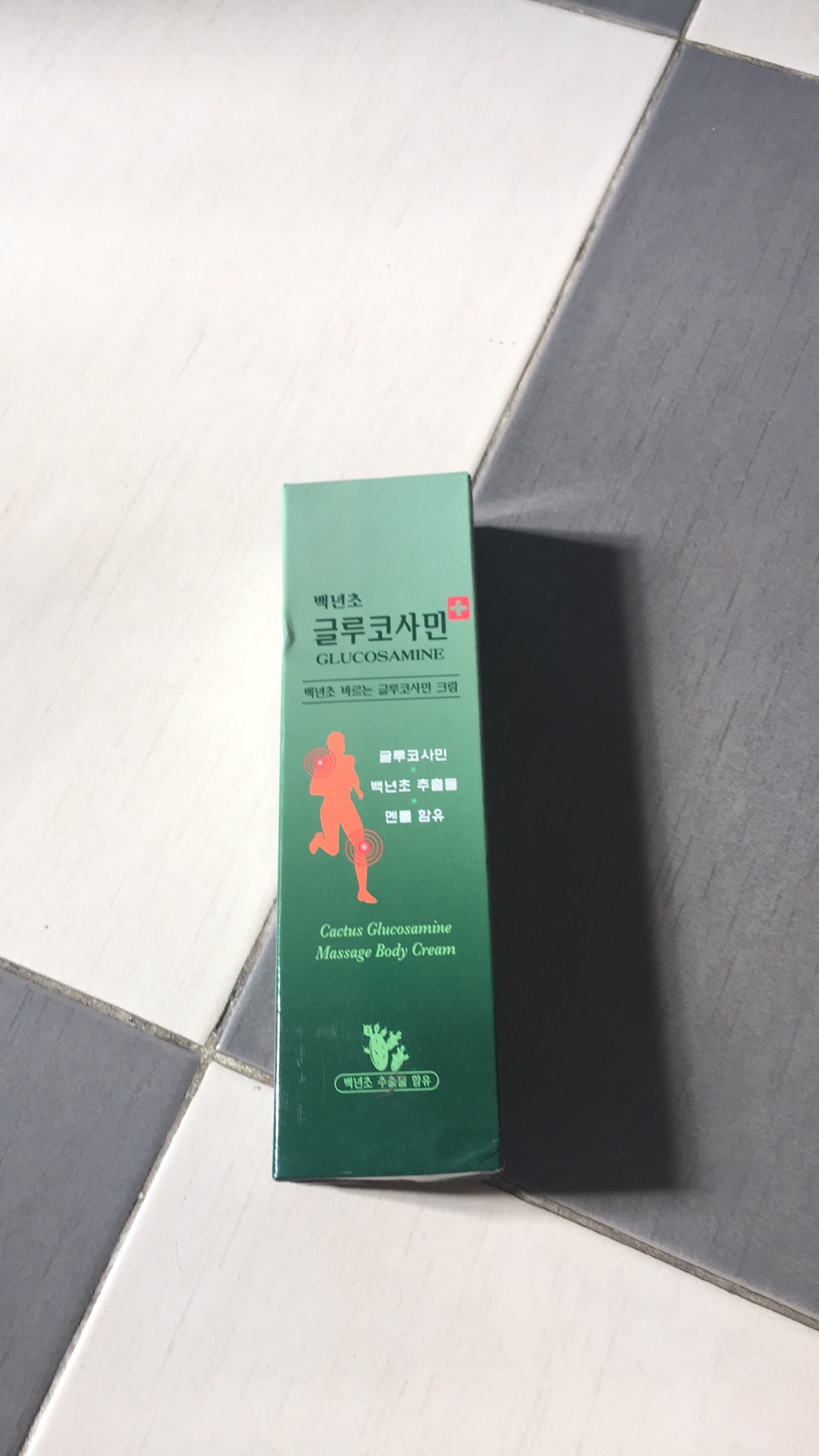 Dầu Lạnh Xoa Bóp Hàn Quốc Glucosamine 150ml - Giải Quyết Đau Nhức Khớp, Thoải Mái Để Tập Luyện Và Vận Động