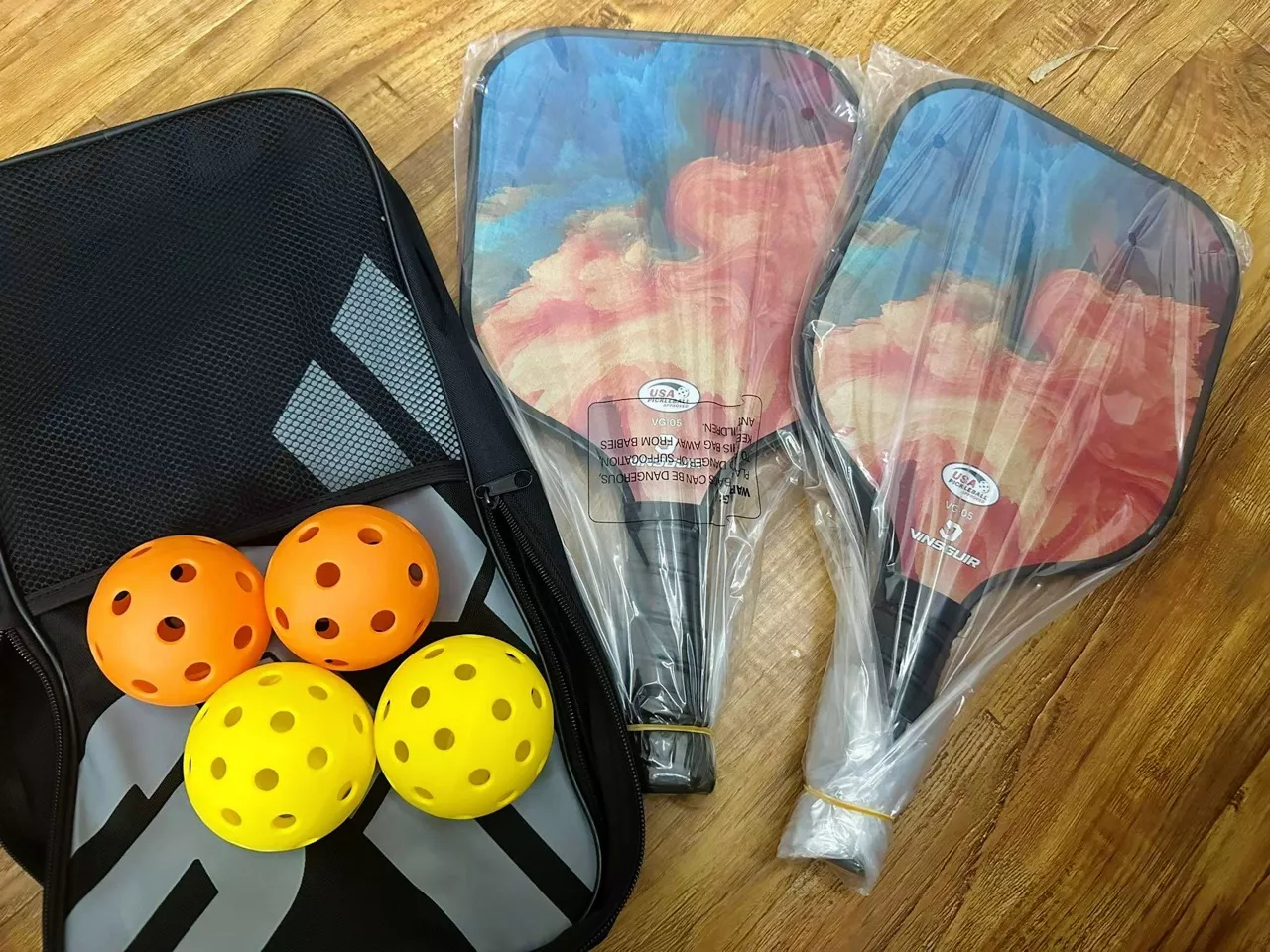 Bộ 2 Vợt Pickleball Vinguir Kèm Túi và 4 Bóng - Chất Liệu Cao Cấp, Dành Cho Người Mới Bắt Đầu và Chơi Chủ Động