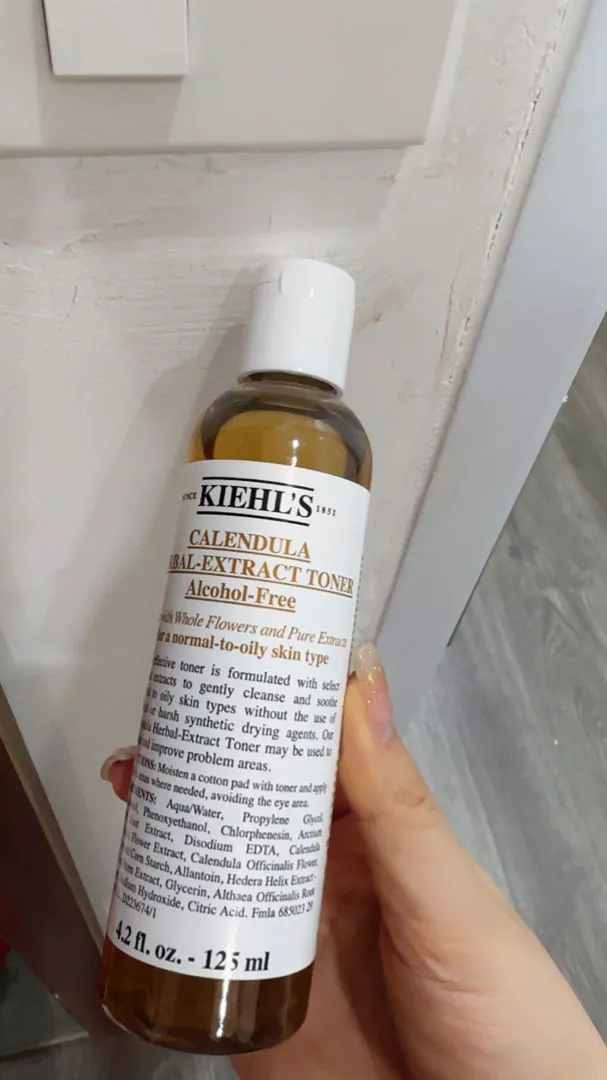 Nước hoa hồng Kiehl's Calendula Herbal Extract Alcohol-Free 250ml - Toner Duy Trì Cân Bằng Da Dầu, Hỗ Trợ Giảm Mụn, Dịu Nhẹ, Thiên Nhiên