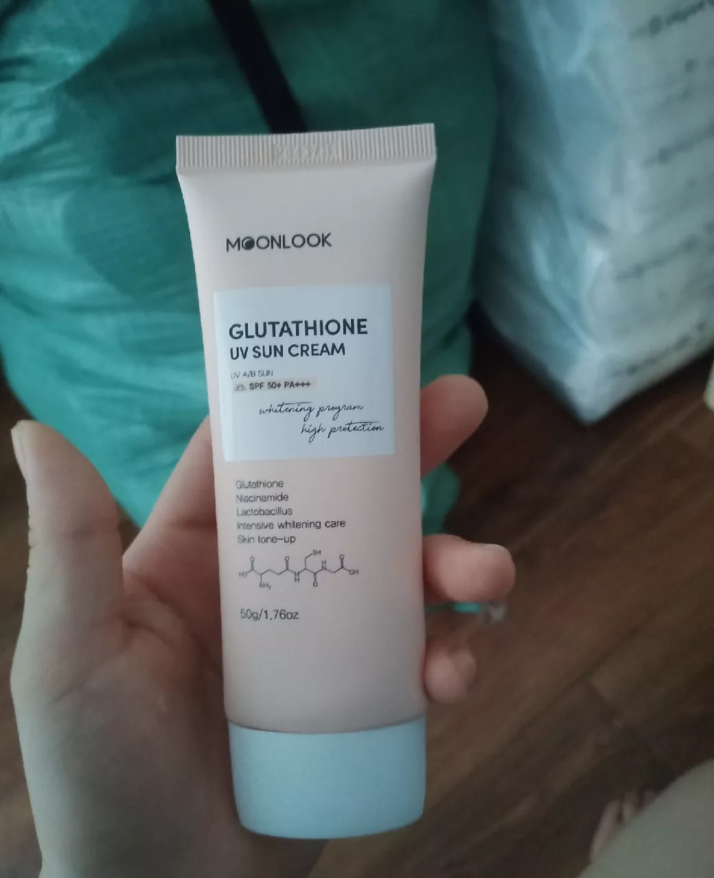 Kem Chống Nắng MoonLook Glutathione UV SPF 50+ - Kem Dưỡng Da Trắng Sáng, Bảo Vệ Da Mặt Chống Nắng Hàn Quốc 50gr