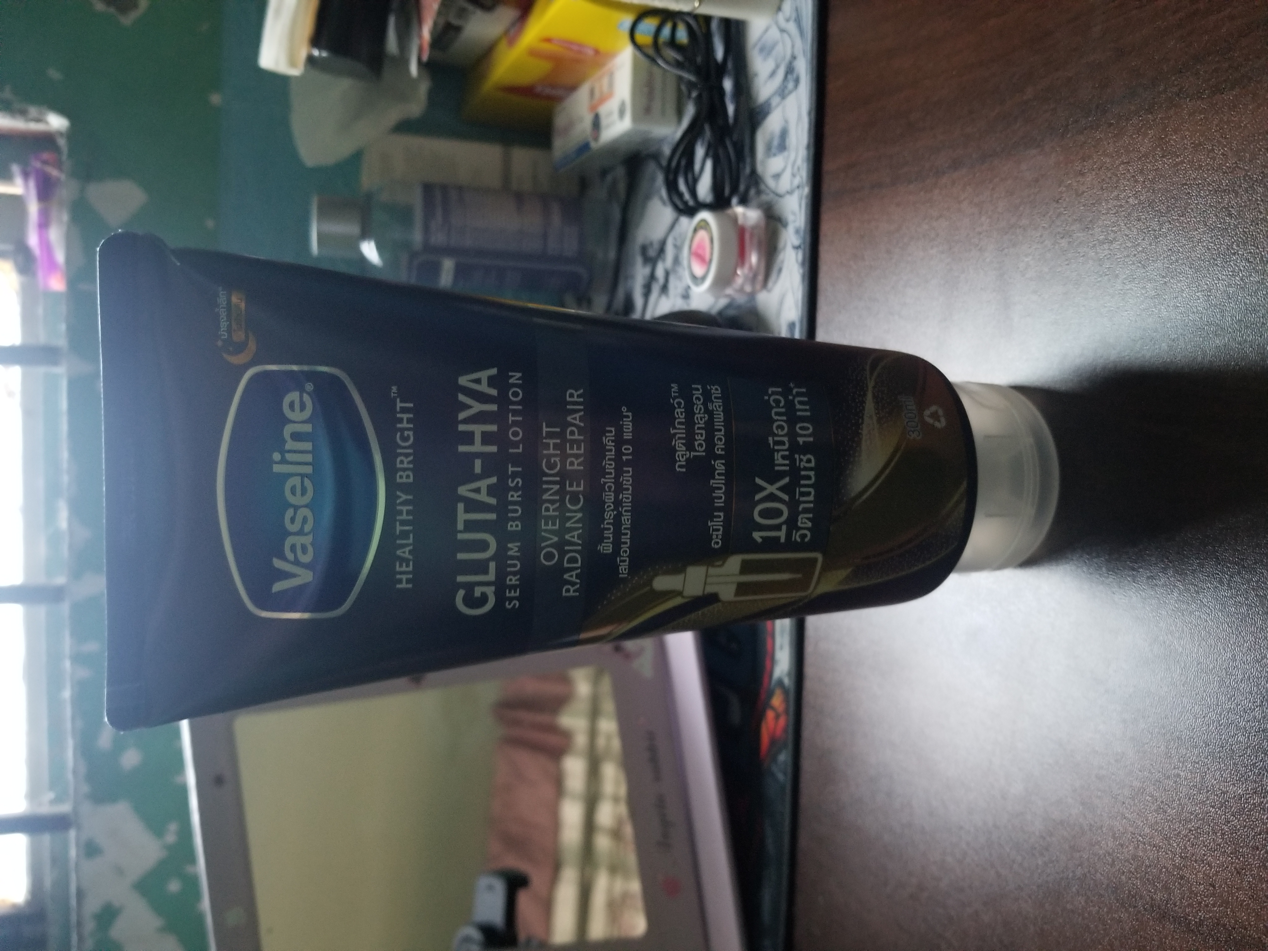 Sữa dưỡng thể Vaseline Gluta HYA Serum 10X Thái Lan 330ml hồng