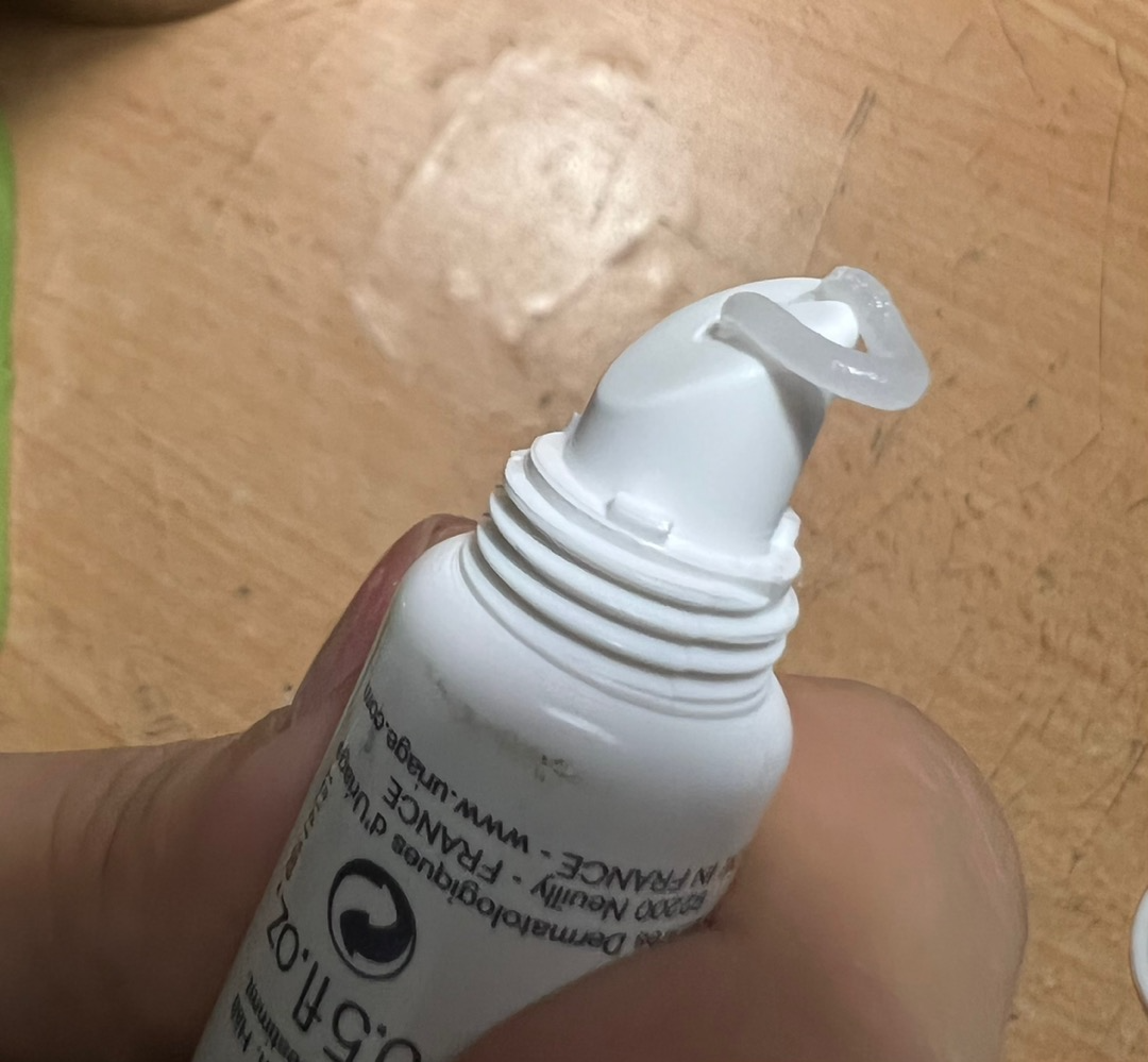 Kem Dưỡng Môi Uriage Bariederm CICA Levres Baume Protecteur 15ml - Dưỡng Ẩm, Làm Mềm Môi Khô Nẻ, Chống Thâm Sạm