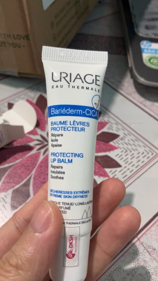 Kem Dưỡng Môi Uriage Bariederm CICA Levres Baume Protecteur 15ml - Dưỡng Ẩm, Làm Mềm Môi Khô Nẻ, Chống Thâm Sạm