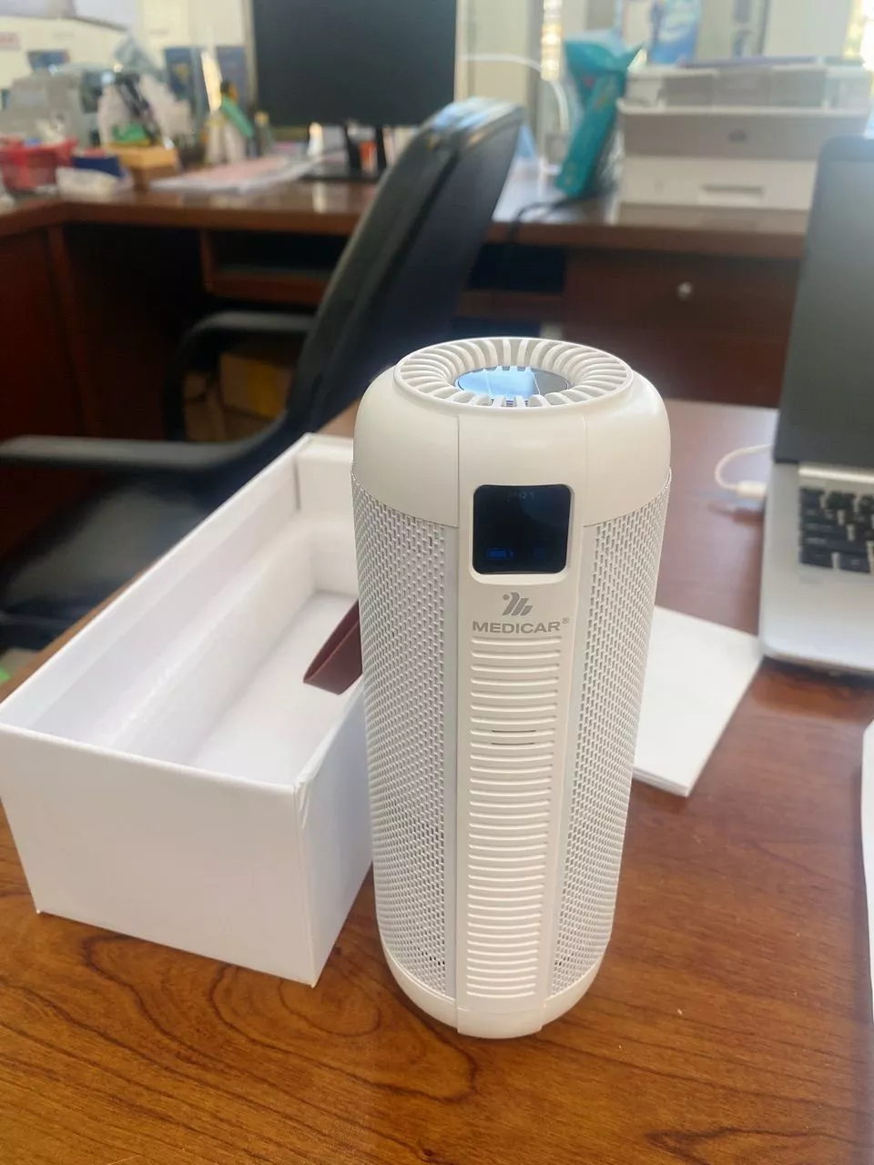 Máy Lọc Không Khí Ô Tô Medicar Pro V2 - Tích Hợp Xông Tinh Dầu, HEPA-13, Khử Mùi Chất Lượng, Thiết Kế Sang Trọng, Khử Khuẩn UVC