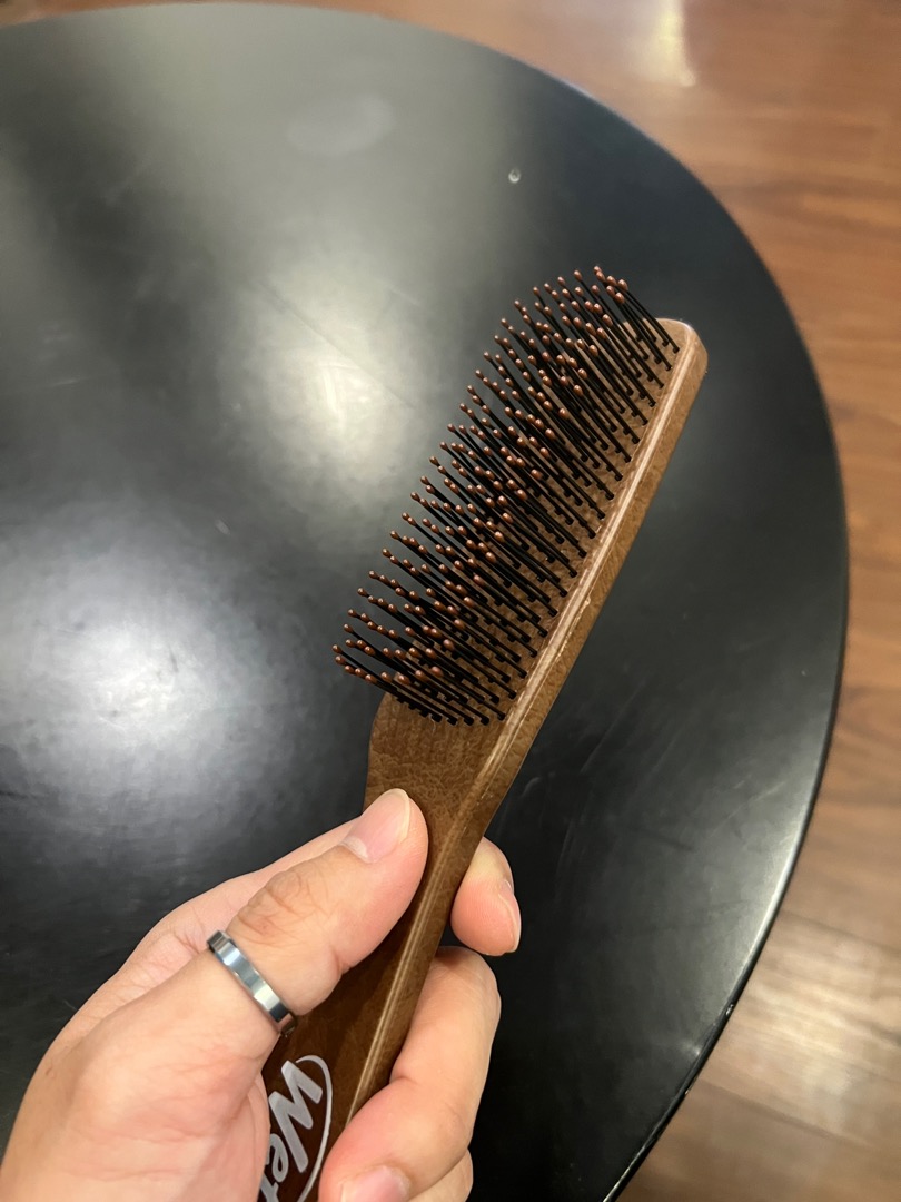 Lược gỡ rối tóc cho nam Wetbrush - Dòng truyền thống, sợi lược siêu mềm mại, linh hoạt, giảm rụng tóc và bảo vệ tóc khỏe mạnh