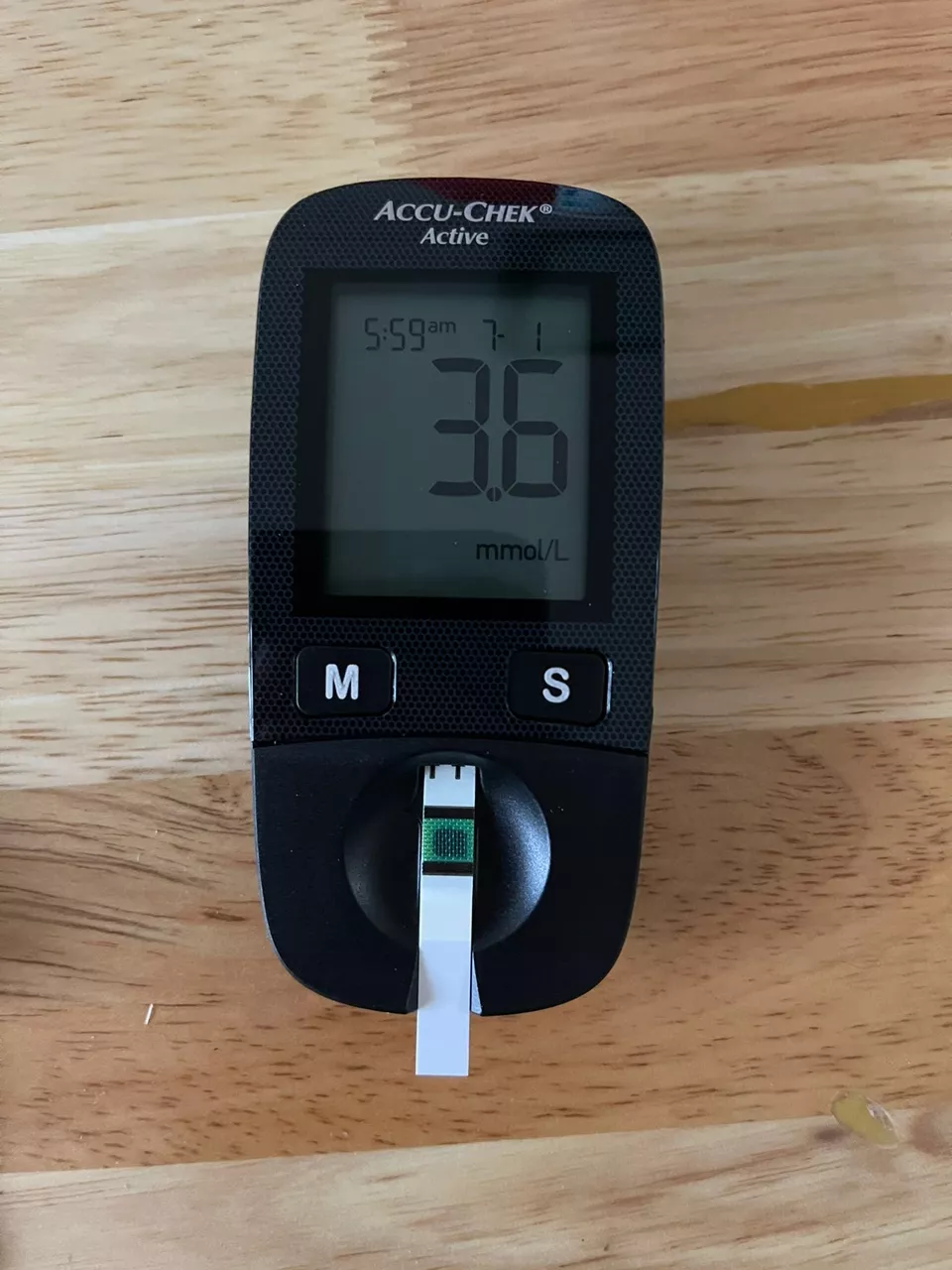 Máy Đo Đường Huyết Accu-Chek Active - Thiết Bị Kiểm Soát Đường Huyết Chính Xác, Gọn Nhẹ, Dễ Sử Dụng, Lưu Kết Quả Tới 500 Đo Lường