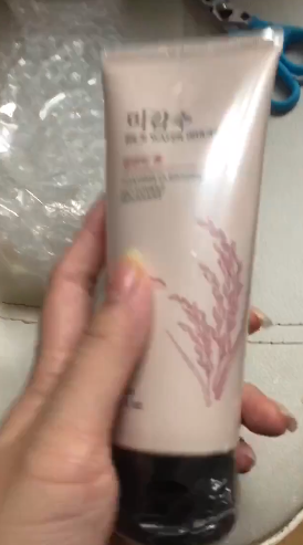 Sữa Rửa Mặt Gạo The Face Shop Rice Water Bright - Chiết Xuất Từ Gạo, Làm Sạch Sâu, Dưỡng Ẩm, 150ml