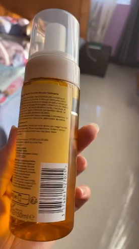Sữa Rửa Mặt Nghệ Neutrogena Calme Curcuma Clear 150ml - Tạo Bọt Mịn, Làm Sáng Da, Dịu Kích Ứng, Cho Mọi Loại Da