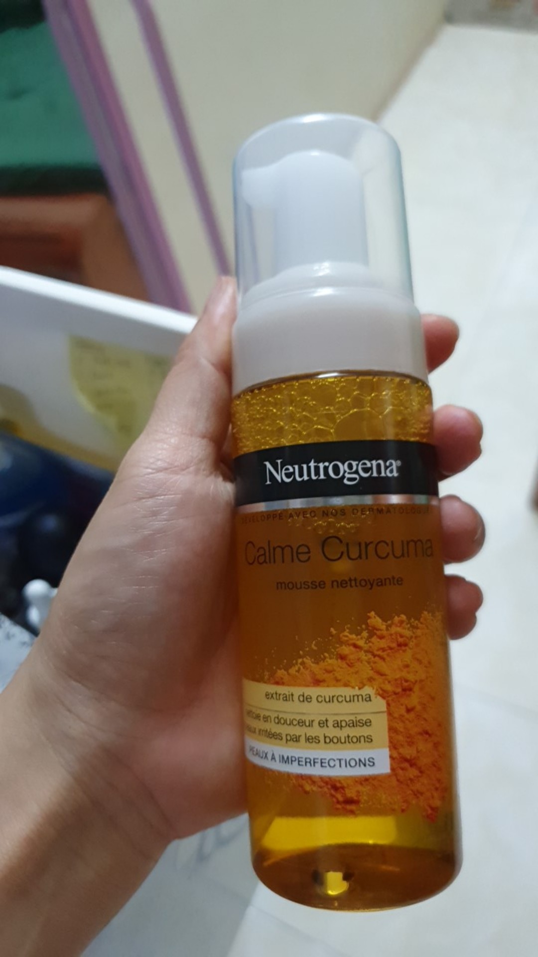 Sữa Rửa Mặt Nghệ Neutrogena Calme Curcuma Clear 150ml - Tạo Bọt Mịn, Làm Sáng Da, Dịu Kích Ứng, Cho Mọi Loại Da