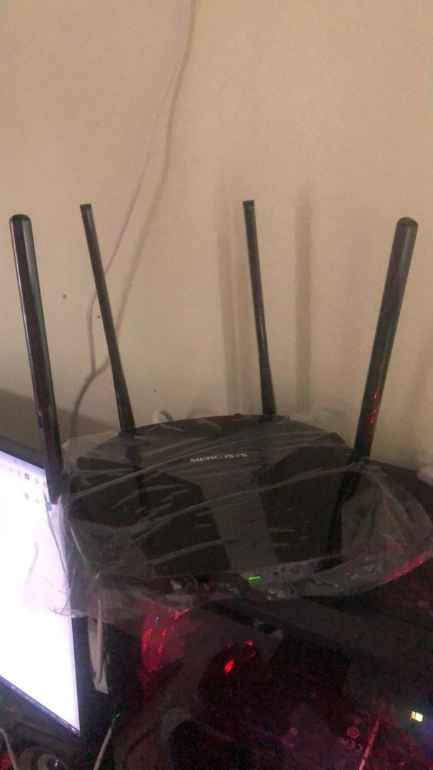 Bộ phát Wifi Mercusys MR70X 4 râu AX1800 - Băng tần kép Wi-Fi 6, tốc độ 1.8 Gbps, cổng Gigabit cho kết nối mạnh mẽ và ổn định