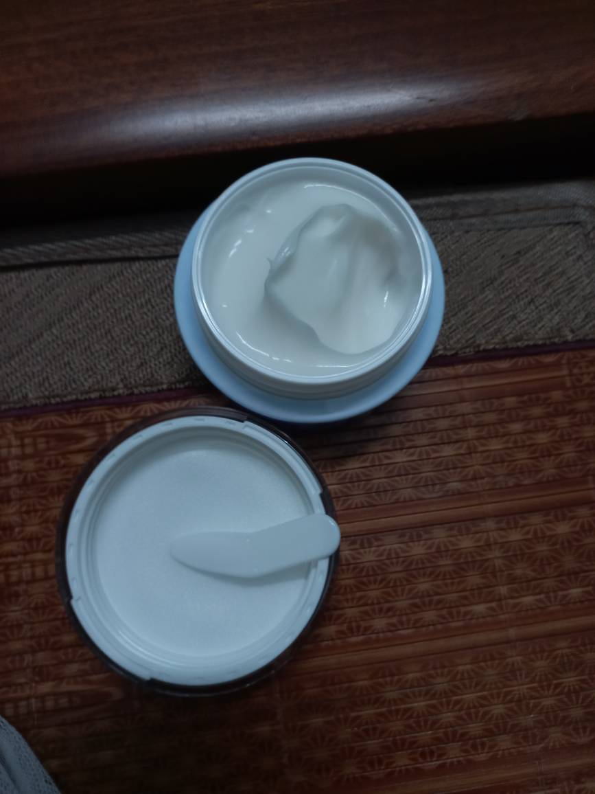 Kem nám, tàn nhang Sakura Transforming Cream 30g - Giúp làm mờ nám sạm, tái tạo da, dưỡng ẩm nhanh chóng không nhờn dính.