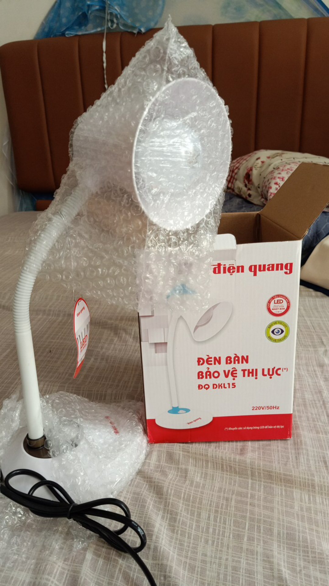 Đèn Led Bàn Học Điện Quang ĐQ DKL15 - Phân Chia Ánh Sáng 180 Độ, Thiết Kế Hiện Đại, Giúp Bảo Vệ Thị Lực Cho Học Sinh