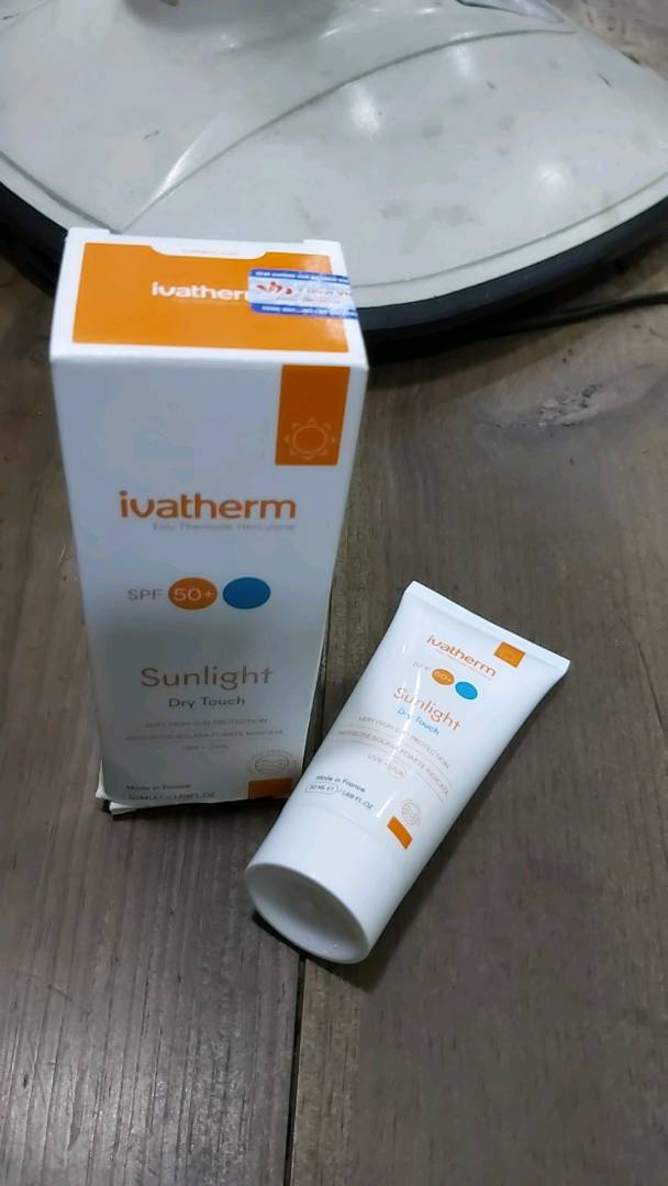 Kem Chống Nắng Ivatherm SPF50+ Dành Cho Da Khô Nhạy Cảm - Kem Dưỡng Ẩm Chống Tia UVA/UVB 360° 50ml