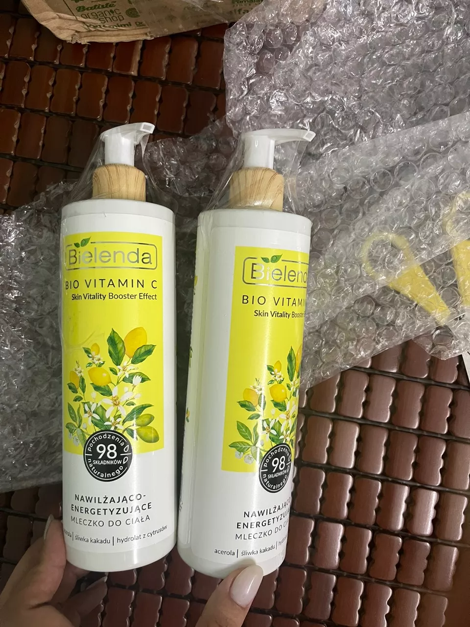 Sữa Dưỡng Thể Bielenda Bio Vitamin C - Cung Cấp Độ Ẩm, Làm Sáng Da, Hương Cam Chanh Tươi Mát, 400ml