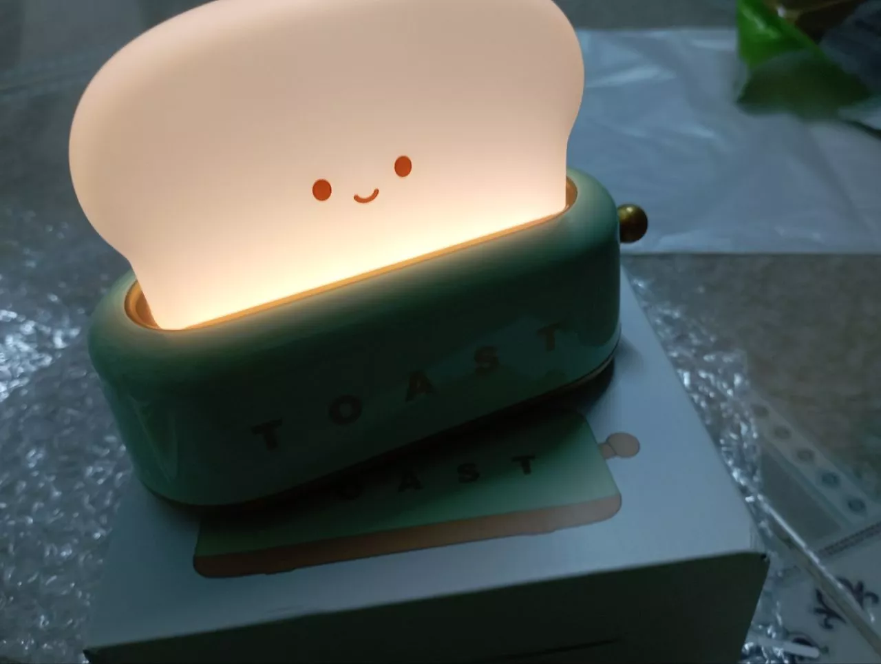 Đèn Ngủ Hình Máy Nướng Bánh Mì - Độc Đáo, Tiết Kiệm Điện, Điều Chỉnh Độ Sáng, Chế Độ Hẹn Giờ - Quà Tặng Dễ Thương Cho Gia Đình