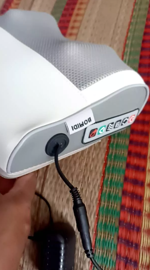 Gối Massage Hồng Ngoại 20 Bi Bomidi MP1 - Thiết Bị Massage Chuyên Dụng Giảm Đau, Thư Giãn Cơ Bắp, Tiện Lợi Sử Dụng Tại Nhà